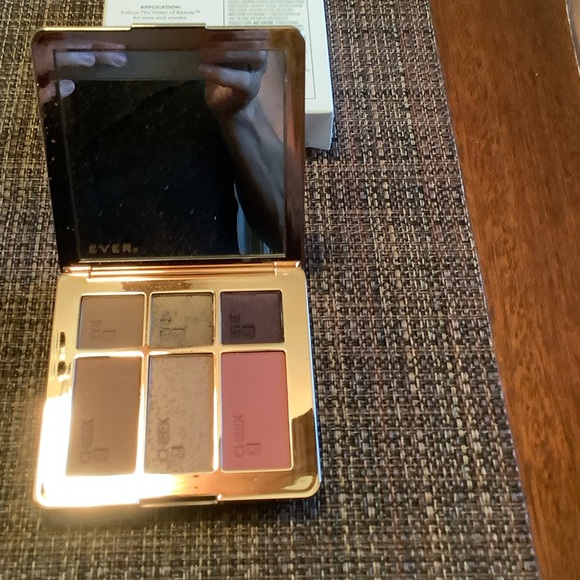 Ever Other - Out The Door Cheek & Eye Palette - Cream